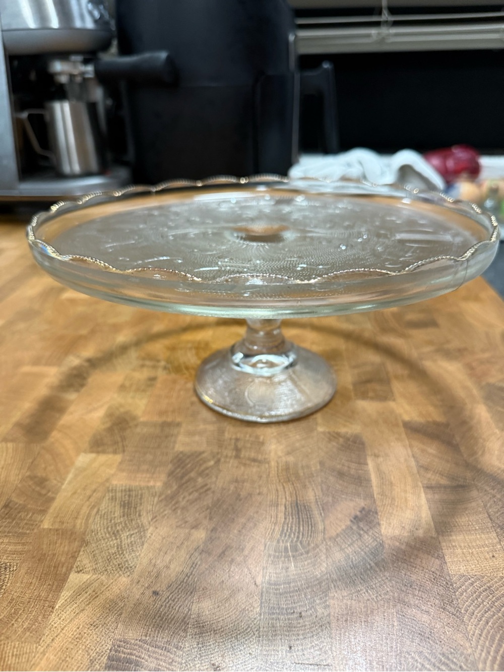 Jeanette Gold Trimmed Glass Pedestal 10’ Cake Stand - Clear Scalloped Edge